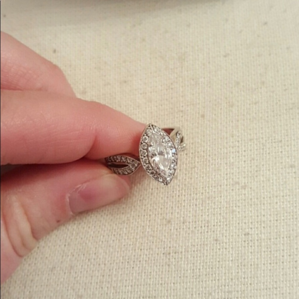 Marquis Engagement Ring 💍